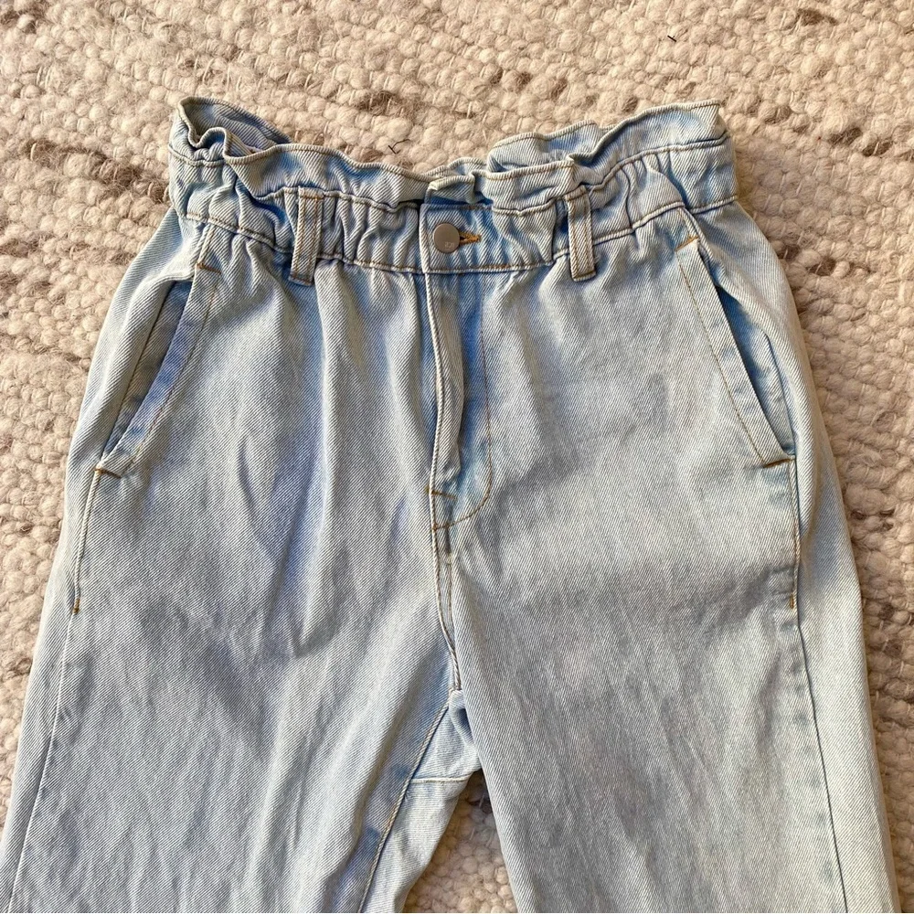 RSQ Light Wash Paperbag Waist Mom Jeans, Size 8 - Picture 4 of 7
